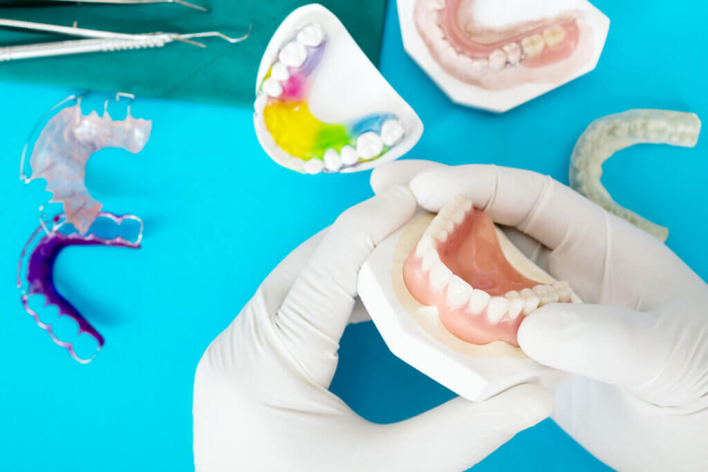 An image of dentures and partial dentures as missing teeth replacement options